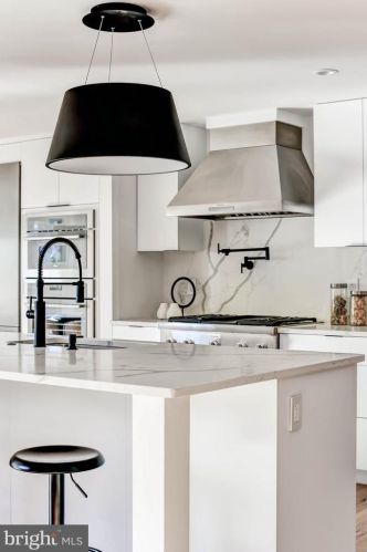 4624 Asbury Pl, Washington DC  20016-4325 exterior