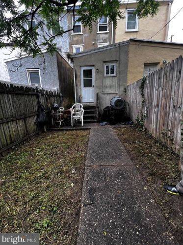 402 Adams St, Wilmington DE  19801-2017 exterior