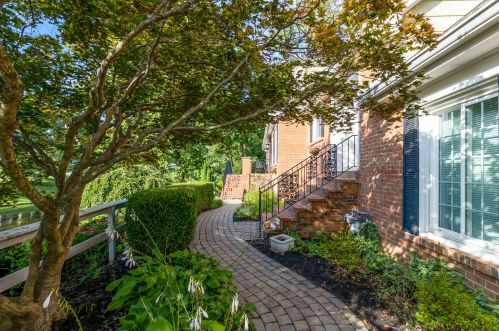 817 Rosewood Dr, Covington KY 41017-1385 exterior