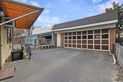 32-53 33rd St, Long Island City, NY 11106-2010