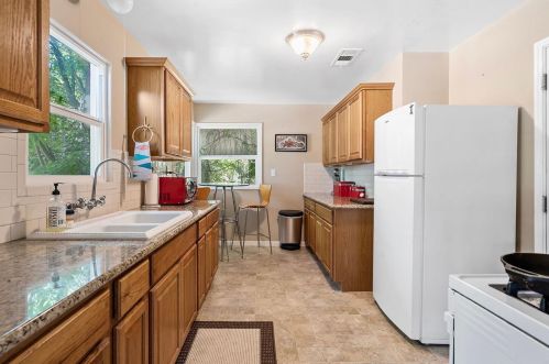 340 Santa Rosa Ave, Modesto CA  95354-1451 exterior