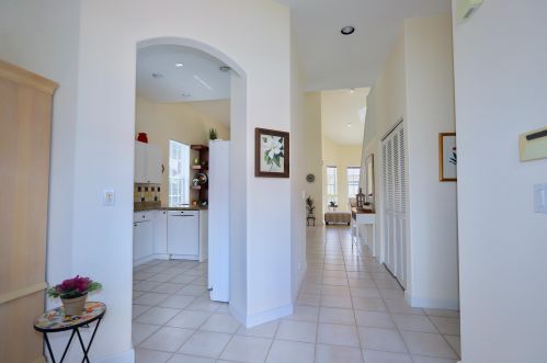 77 Spyglass Way, West Palm Beach, FL 33418-5804