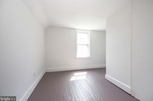 404 Maple Ave, Camden NJ  08109-2021 exterior