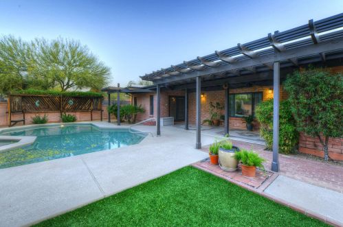 8470 Crestridge Dr, Tucson, AZ 85750-2453