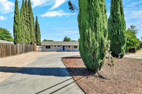 7625 Old Auburn Rd, Citrus Heights, CA 95610-3830