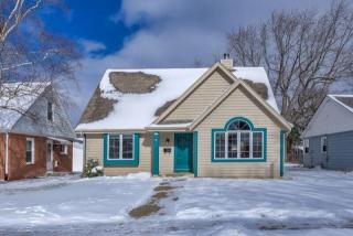 130 Roberta Ave, Waukesha, WI 53186-6632