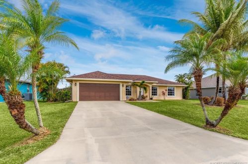 6031 Wolverine Rd, Fort Pierce, FL 34986-3705