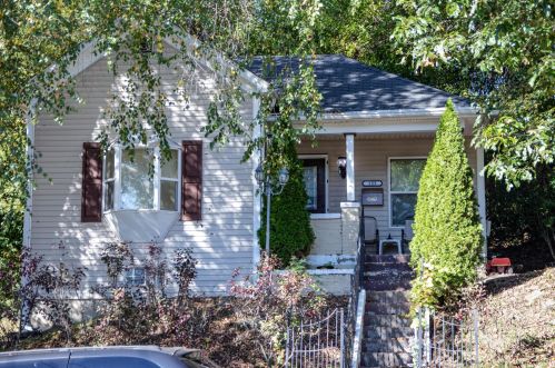 323 Hedgewood Ave, Zanesville, OH 43701-4760