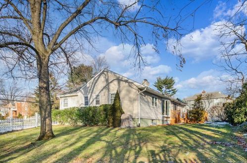 14 Sammis Ln, White Plains NY  10605-4631 exterior