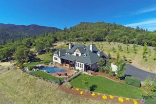 1297 Park St, Ashland, OR 97520-3534