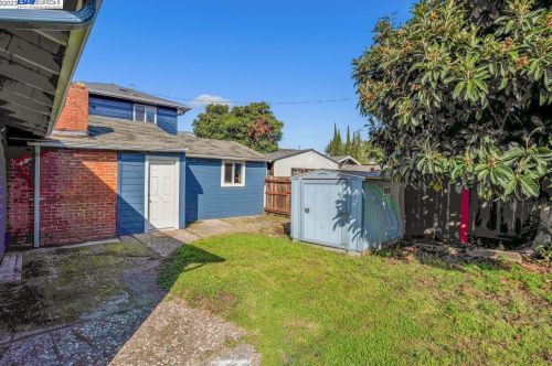 221 Cambridge Ave, San Leandro CA  94577-1825 exterior
