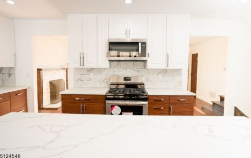 60 Dartford Rd, Greystone Park NJ  07950-3014 exterior