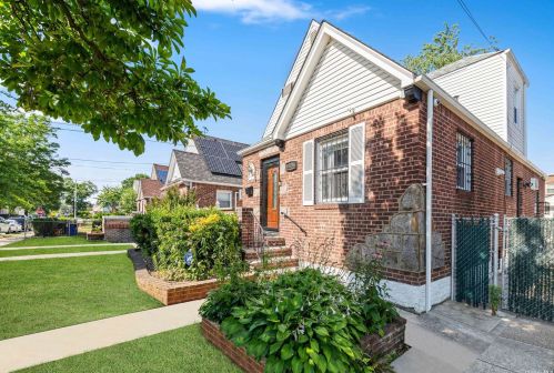 115-15 202nd St, Jamaica, NY 11412-1607