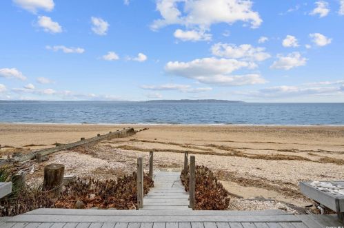 11 Argyle Dr, Northport NY  11768-1002 exterior