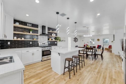 5920 Riverton Ave, North Hollywood CA  91601-1443 exterior