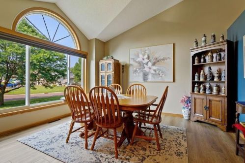 11611 Cottonwood St, Minneapolis, MN 55448-3415