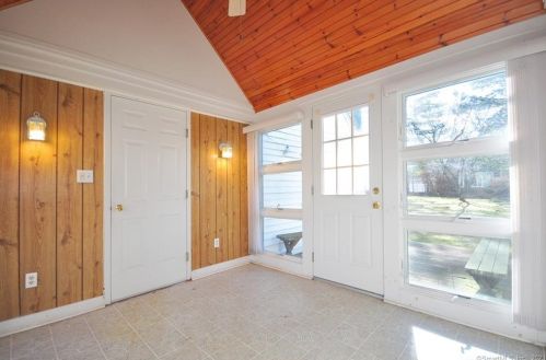 11 Hiram Ln, Bloomfield CT  06002-1224 exterior