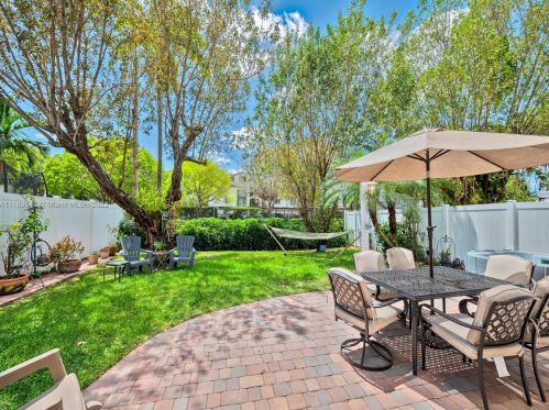 348 107th Ave, Hollywood FL  33026-4068 exterior