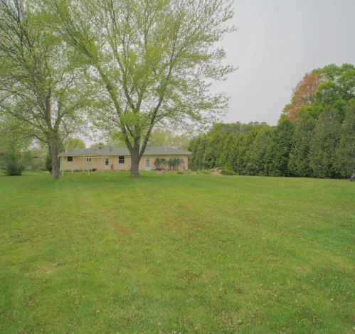 140 Congress Dr, West Bend WI  53095-9518 exterior