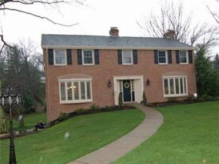1594 Pinetree Dr, Pittsburgh, PA 15241-2925