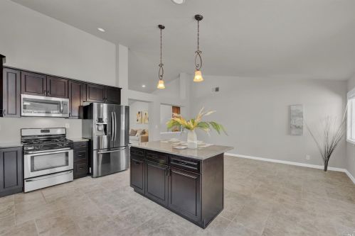 537 Stanford St, Vacaville CA  95687-4609 exterior