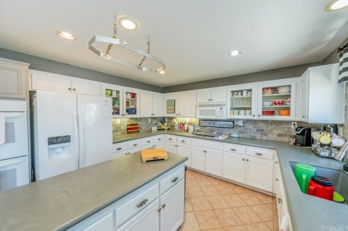 28 Del Brienza, Lake Elsinore CA  92532-0221 exterior