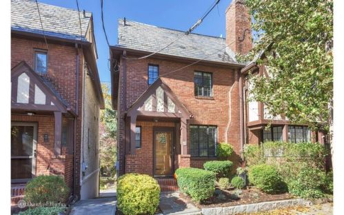 209 Carol Ave, New Rochelle, NY 10803-1803