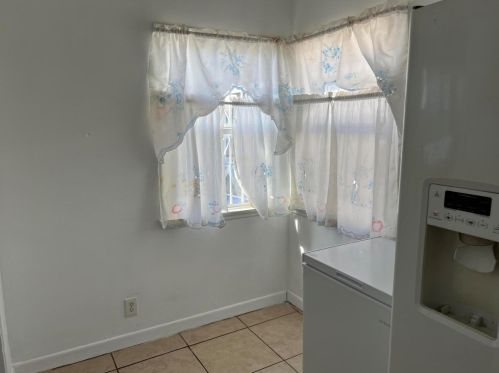 4916 Brompton Ave, Bell CA  90201-3729 exterior