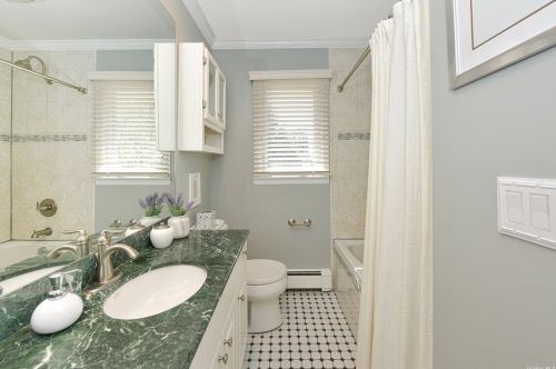2308 Oakdale Ave, Seaford NY  11783-3141 exterior