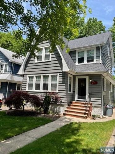 559 Cumberland Ave, Teaneck, NJ 07666-2650