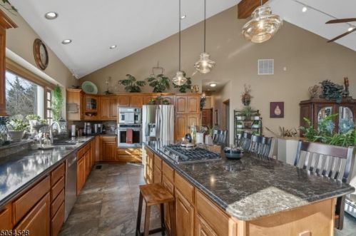 1 Mohawk Xing, Wantage NJ  07461-4539 exterior