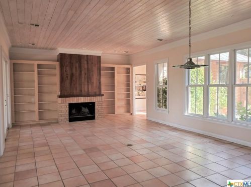 352 Ridge Crest Dr, Seguin TX  78155-9407 exterior