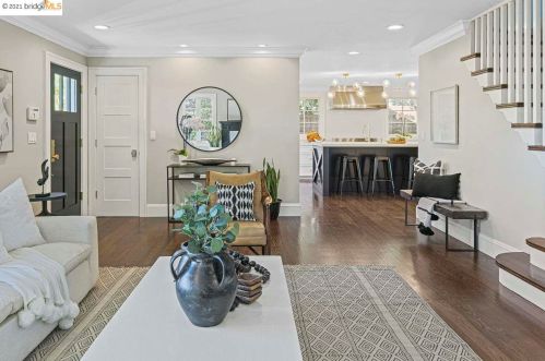 5828 Heron Dr, Oakland CA  94618-2628 exterior