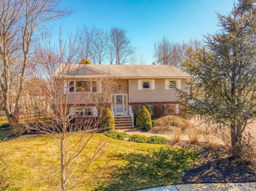 7 Vincent Ct, East Brunswick, NJ 08816-4426