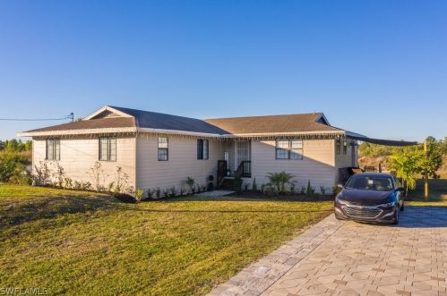 925 Foxdale Ave, Lehigh Acres, FL 33974-9565