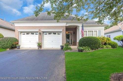 13 Silverspring Dr, Lakewood NJ  08701-7506 exterior