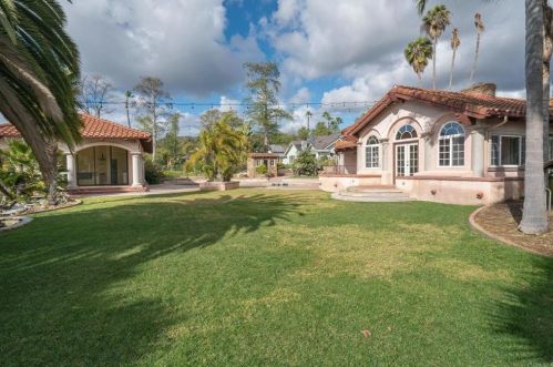 1129 Sugarbush Dr, Vista CA  92084-6605 exterior