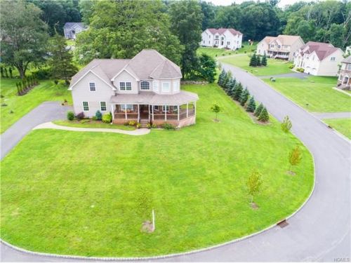 10 Fant Farm Ln, Airmont, NY 10901-3619
