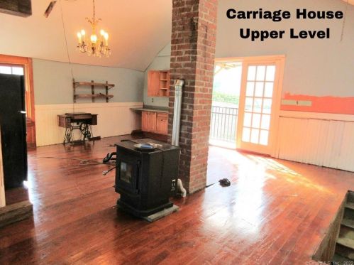 13 Manwaring St, United States Coast Guard Ac CT  06320-5619 exterior