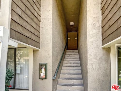 234 Springview, Irvine CA  92620-1970 exterior