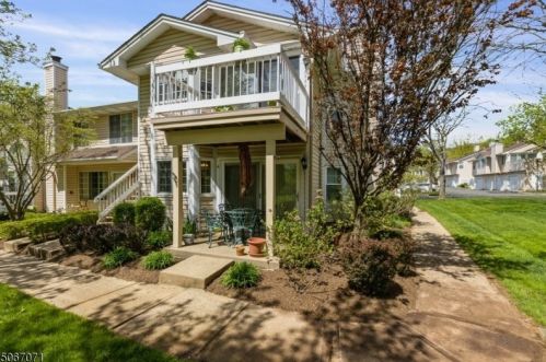 19 Fieldstone Rd, Bedminster, NJ 07921-1427