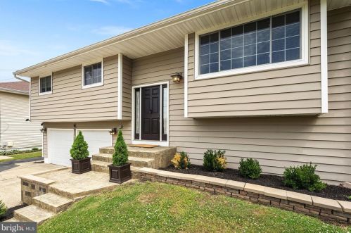 892 Estates Blvd, Trenton, NJ 08690-3132