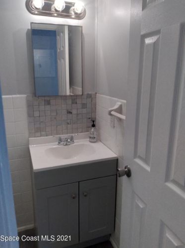 915 Grv Ave, Cocoa FL 32922-7216 exterior