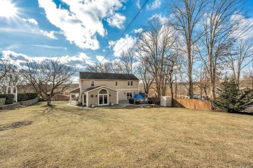 23 Daisy Dr, Mahopac NY  10541-5526 exterior