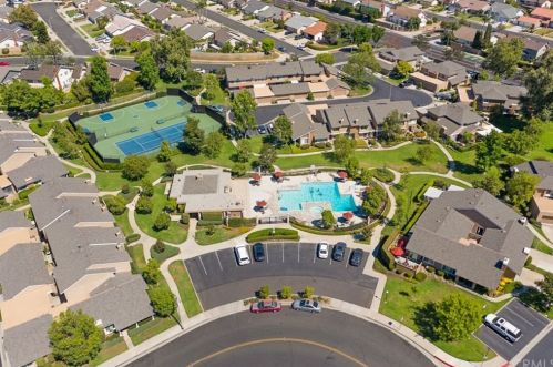 325 Chinook Dr, Placentia CA  92870-1417 exterior