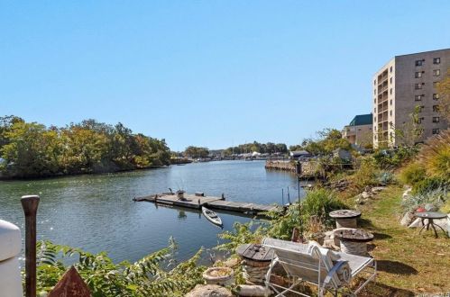 640 Pelham Rd, New Rochelle NY  10805-1040 exterior