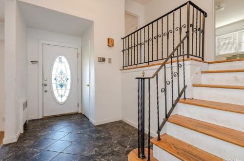 411 Waukena Ave, Rockville Centre, NY 11572-4538