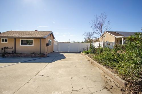 1591 Persimmon St, Rialto CA  92377-4190 exterior
