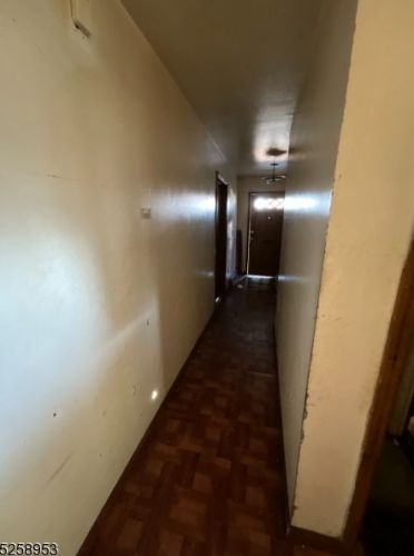 522 Chandler Ave, Roselle, NJ 07203-2177