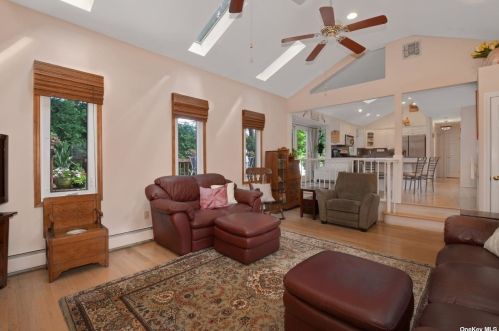 14 Corral Ln, Elwood NY  11731-3412 exterior